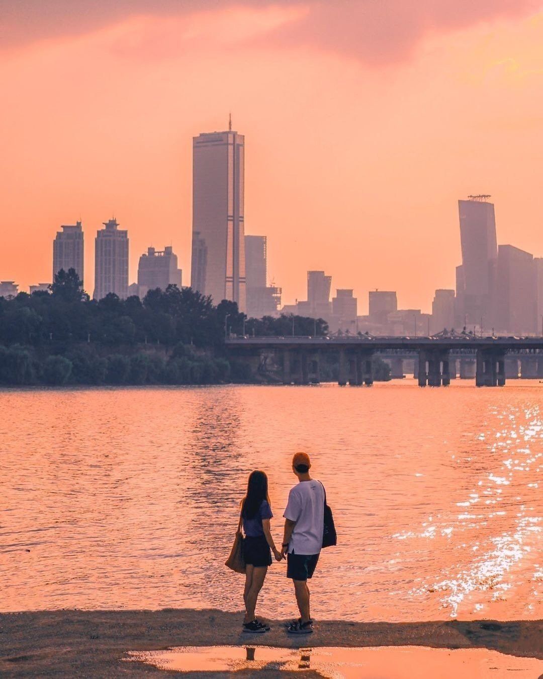 Hướng Ra Thế Giới, Tôi Livestream Khai Quật Mộ